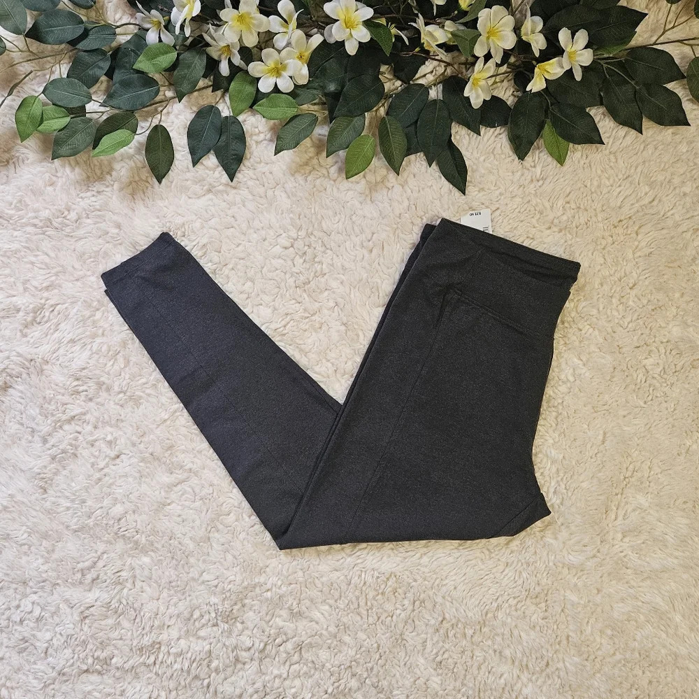 Cleo Classic Athleisure Women's Cropped Leggings